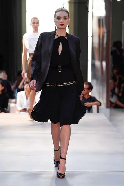 Look 30